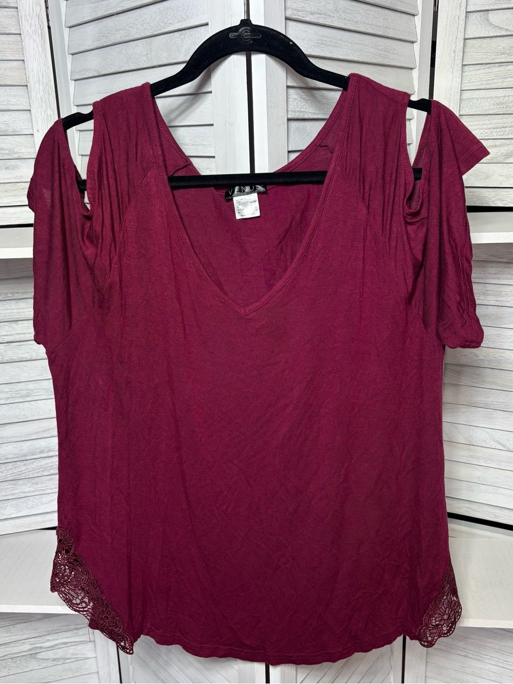VENUS Burgundy Cold Shoulder Lace Trim Top Size Large